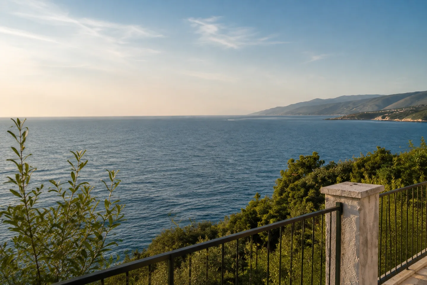 Pogled s terase izmišljene kuće prema Jadranskom moru